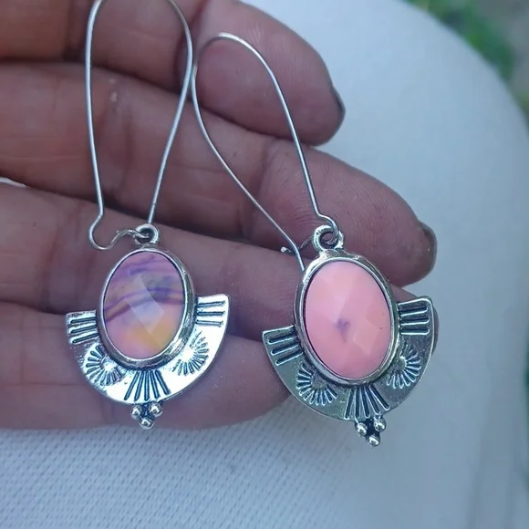 HOLIDAY SALE!! Faceted pink turquoise, silver plate,navajo ,earrings!So pretty?! - Picture 5 of 5